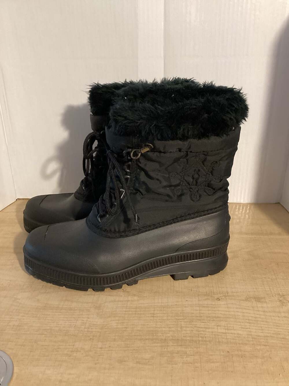 Sorel Black Nylon and Rubber Winter Snow Boots with Faux Fur Trim